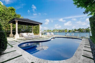 315 E San Marino Dr in Miami Beach, FL - Building Photo - Building Photo