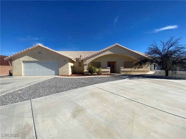 property at 2941 S Firestone Ct