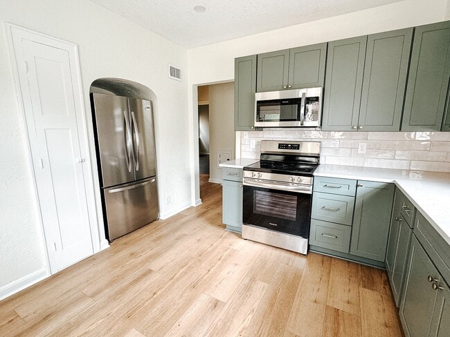 2331 N 54th St, Unit 2331 in Milwaukee, WI - Building Photo - Building Photo