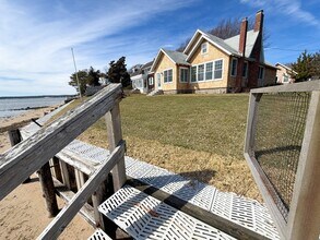 6 Bay Rd in Southampton, NY - Building Photo - Building Photo