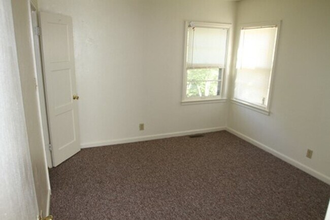 402 E Pleasant Vw Dr-Unit -404 in Des Moines, IA - Building Photo - Building Photo