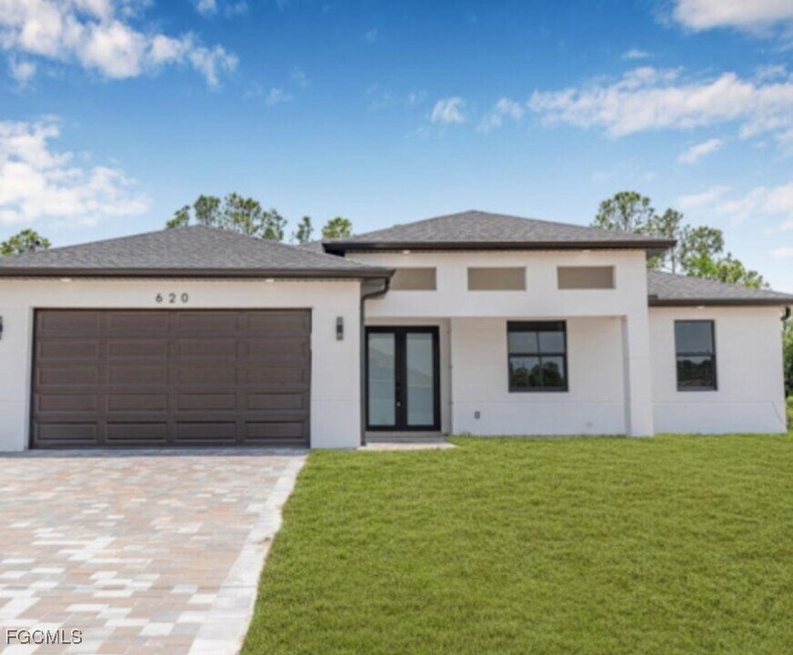 1105 Jaguar Blvd in Lehigh Acres, FL - Building Photo