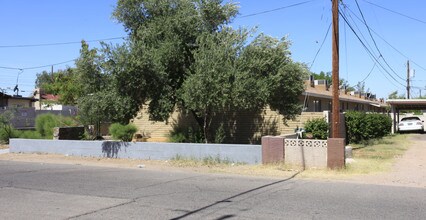 Desert Villa in Phoenix, AZ - Building Photo - Building Photo