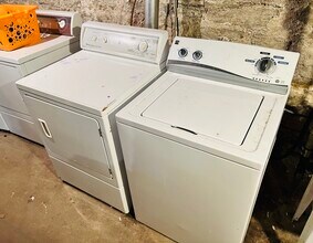 304 Cedar Lake Rd S, Unit 3 in Minneapolis, MN - Building Photo - Building Photo