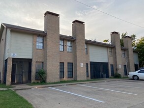 8007 Rothington Rd in Dallas, TX - Building Photo - Building Photo