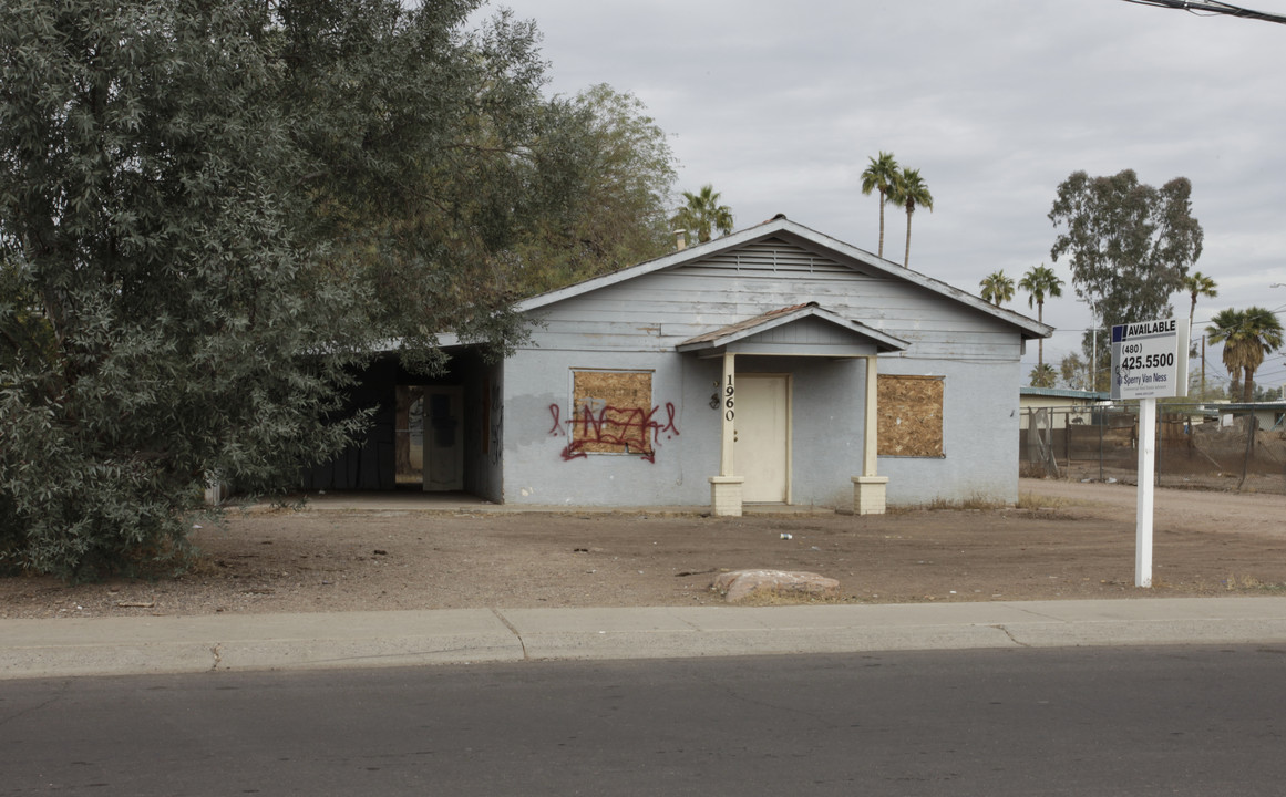 1960 E Don Carlos Ave in Tempe, AZ - Building Photo