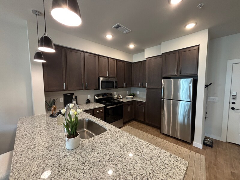 19500 I-35 in Kyle, TX - Building Photo