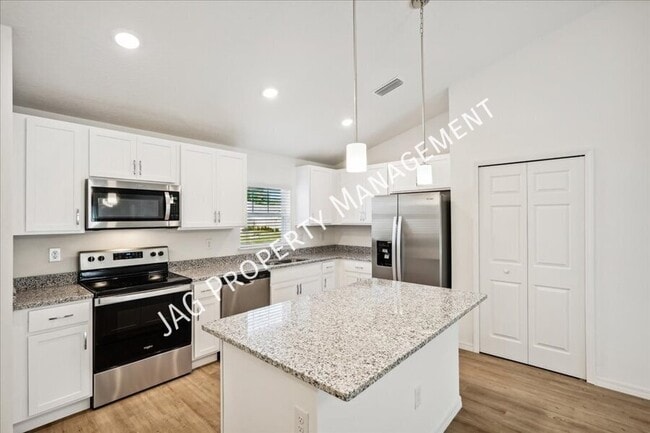 845 Fulda Ave NW in Palm Bay, FL - Building Photo - Building Photo