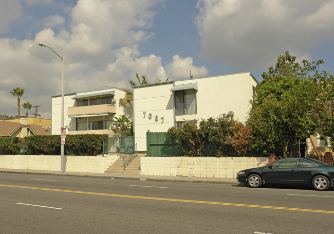 7607 Fountain Ave in Los Angeles, CA - Building Photo - Building Photo