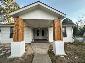 1338 Alametos in San Antonio, TX - Building Photo