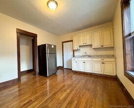 455 Huntington St in New Haven, CT - Building Photo - Building Photo