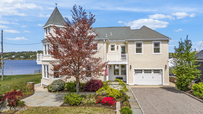 property at 14 Hunt St