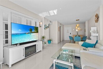 1345 Lincoln Rd in Miami Beach, FL - Building Photo - Building Photo