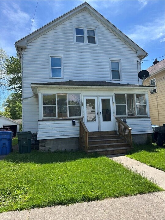 208 Cummings St in Rochester, NY - Building Photo