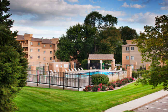 Wycliffe by Broadmoor in Omaha, NE - Foto de edificio