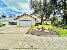 2572 Los Altos Ave in Clovis, CA - Building Photo