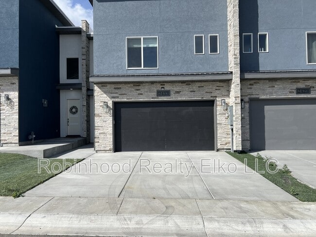 property at 2433 5th St