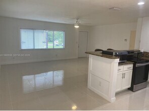 5237 Warren St in Naples, FL - Building Photo - Building Photo