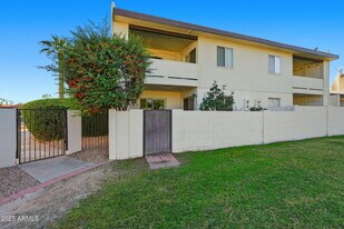 7708 E Sandalwood Dr in Scottsdale, AZ - Building Photo