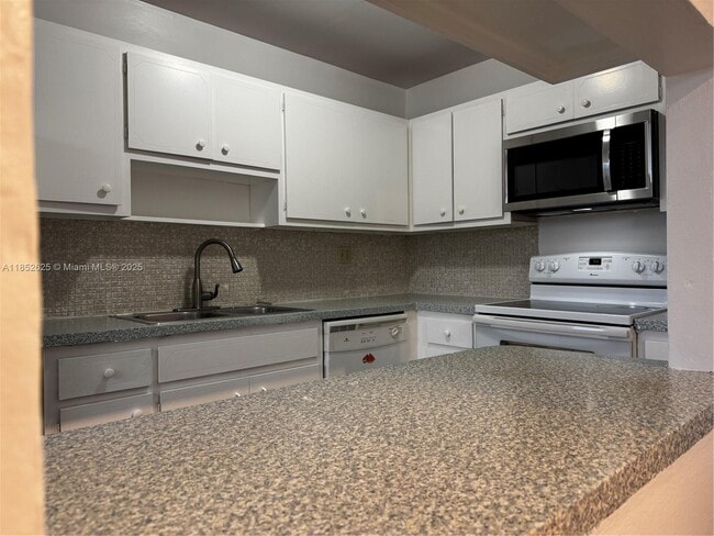 1475 NE 125th Terrace in North Miami, FL - Building Photo - Building Photo