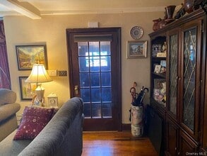 84 Surrey Ln in Hempstead, NY - Building Photo - Building Photo