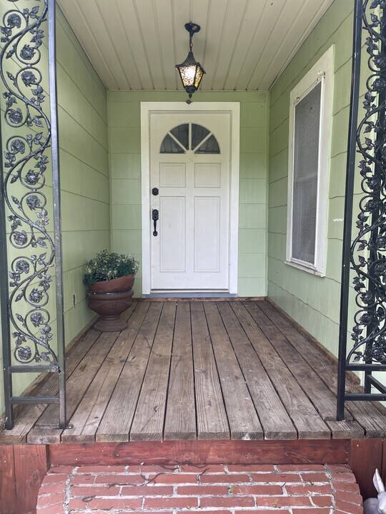 24271 SE Hwy 19 in Old Town, FL - Foto de edificio