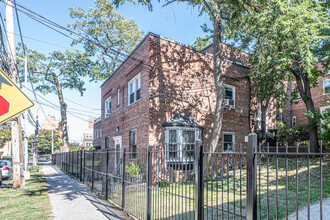 138-11 Roosevelt Ave in Flushing, NY - Foto de edificio - Building Photo