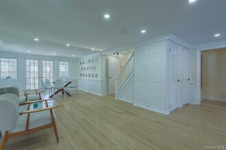 20 N Ravine Rd in Great Neck, NY - Building Photo - Building Photo