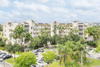 Royal Point at Palm Aire Condominiums in Pompano Beach, FL - Foto de edificio - Building Photo