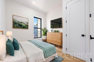 Brand New 4 Bed 4 Bath with in unit WD! in Brooklyn, NY - Foto de edificio - Building Photo