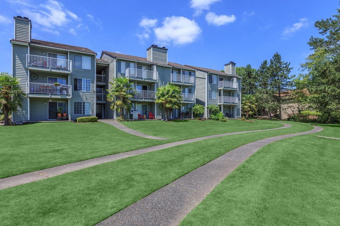 Sammamish Beach Club Apartments in Redmond, WA - Building Photo