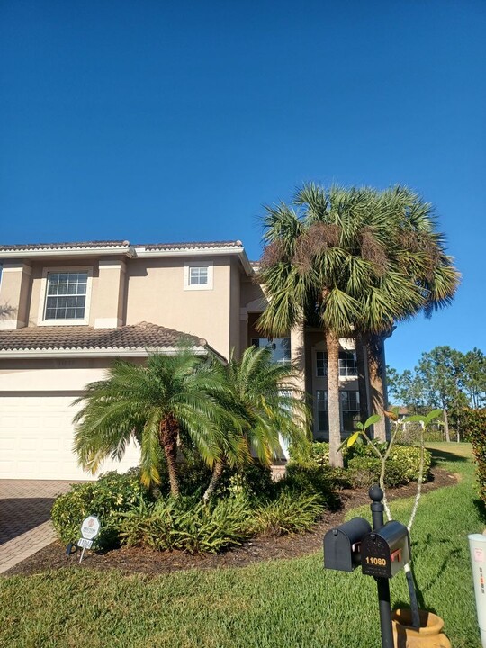 11084 Sparkleberry Dr in Ft. Myers, FL - Foto de edificio