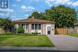 62 Billingsgate Crescent in Ajax, ON - Building Photo