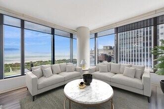 60 E Monroe St in Chicago, IL - Foto de edificio - Building Photo