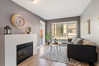 15795 Croydon Dr in Surrey, BC - Building Photo - Building Photo