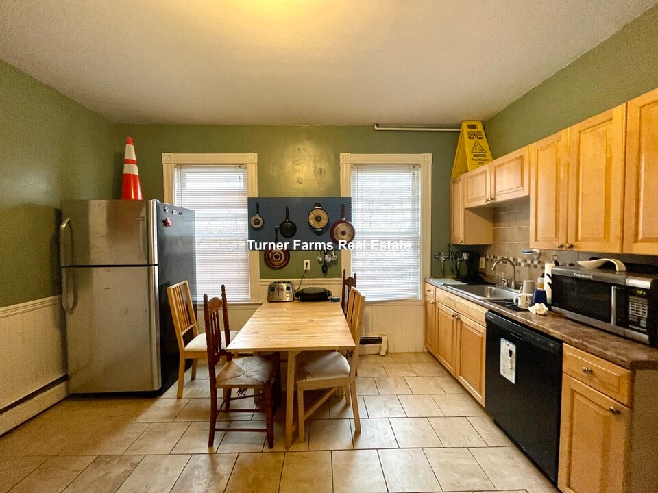 12 Bucknam St, Unit 1F in Boston, MA - Foto de edificio