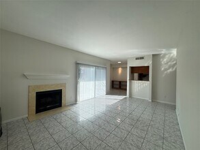 6500 Harbor Town Dr in Houston, TX - Foto de edificio - Building Photo