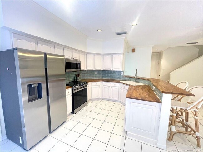 property at 2033 Staysail Ln