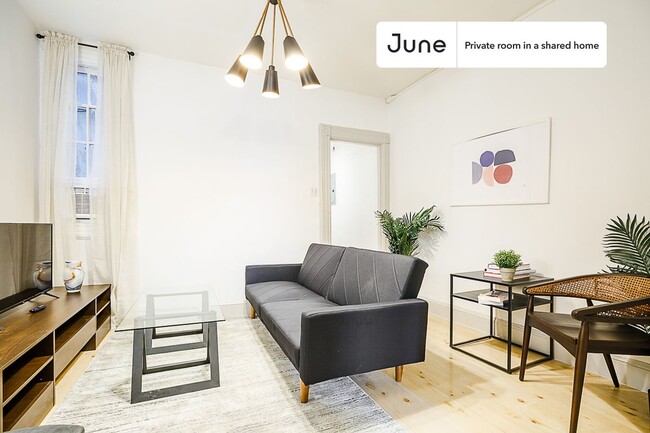 Private bedroom in 5 bed/1 bath Home in New York, NY - Building Photo - Building Photo