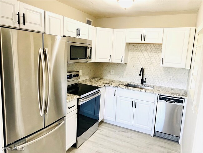 441 Sharon Cir in Port Charlotte, FL - Building Photo - Building Photo