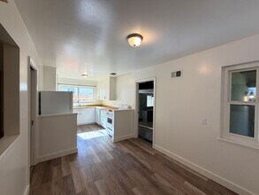 1086 Robin Way in Sunnyvale, CA - Building Photo - Building Photo