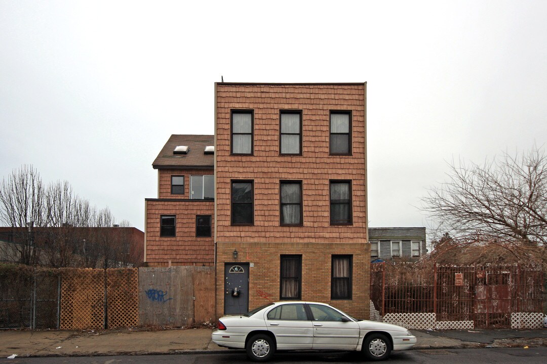 15 Wolcott St in Brooklyn, NY - Building Photo