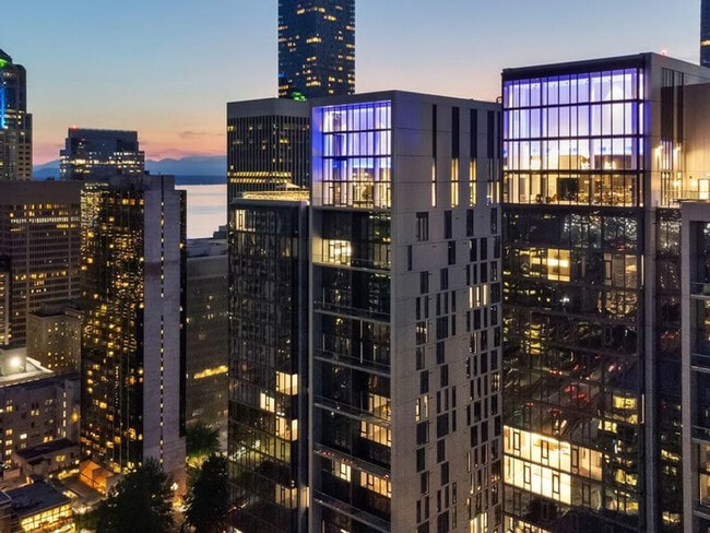 702 Spring St in Seattle, WA - Foto de edificio - Building Photo