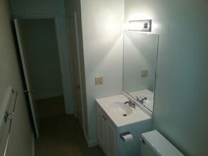 1211 Wall St, Unit 3 in Normal, IL - Foto de edificio - Building Photo