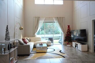 8716 Terracina Lake Dr in Tampa, FL - Building Photo - Building Photo