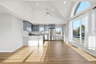 62 South St in Oyster Bay, NY - Building Photo - Building Photo