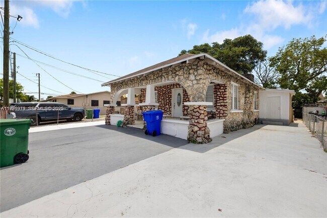 1922 NW 4th St in Miami, FL - Building Photo - Building Photo