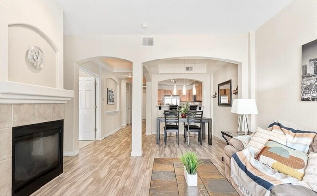 1747 N Washington St, Unit C103 in Denver, CO - Building Photo - Building Photo