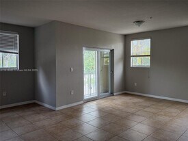 8899 NW 107 Ct in Doral, FL - Building Photo