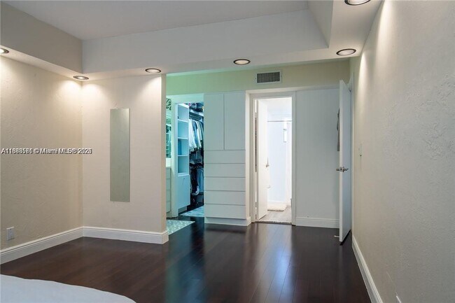 7100 Nova Dr in Davie, FL - Building Photo - Building Photo